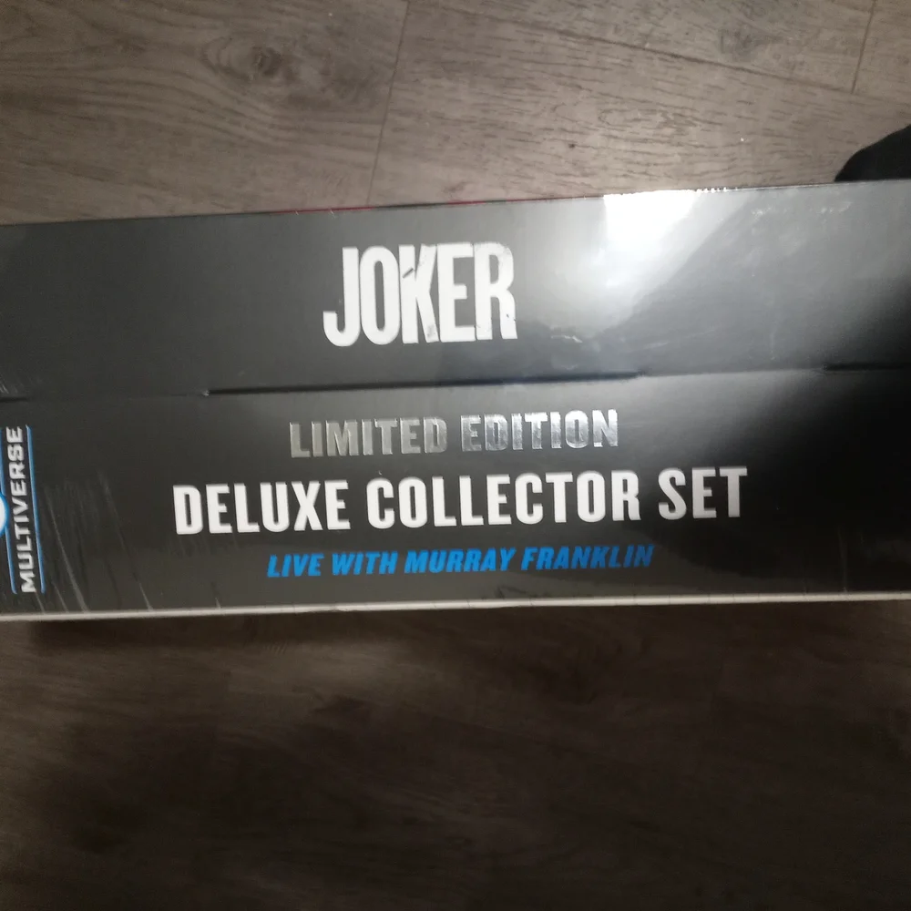 Joker Deluxe Collector Set - Picture 2 of 5